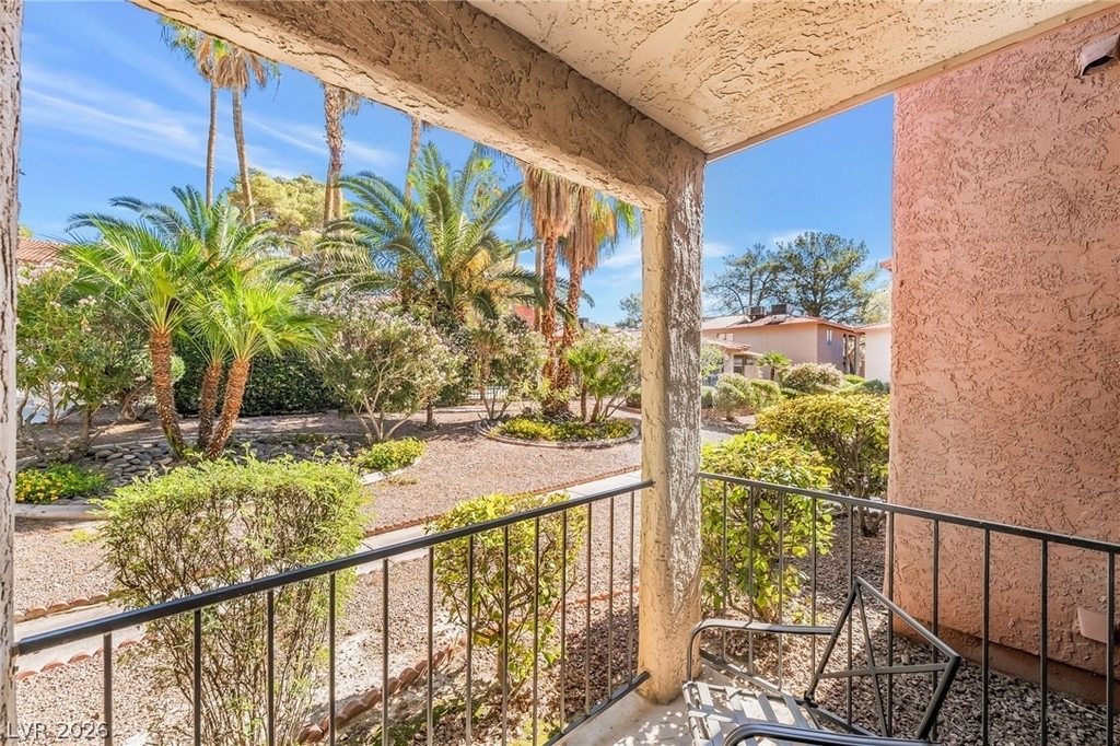 5576 W Rochelle Avenue - Photo 25