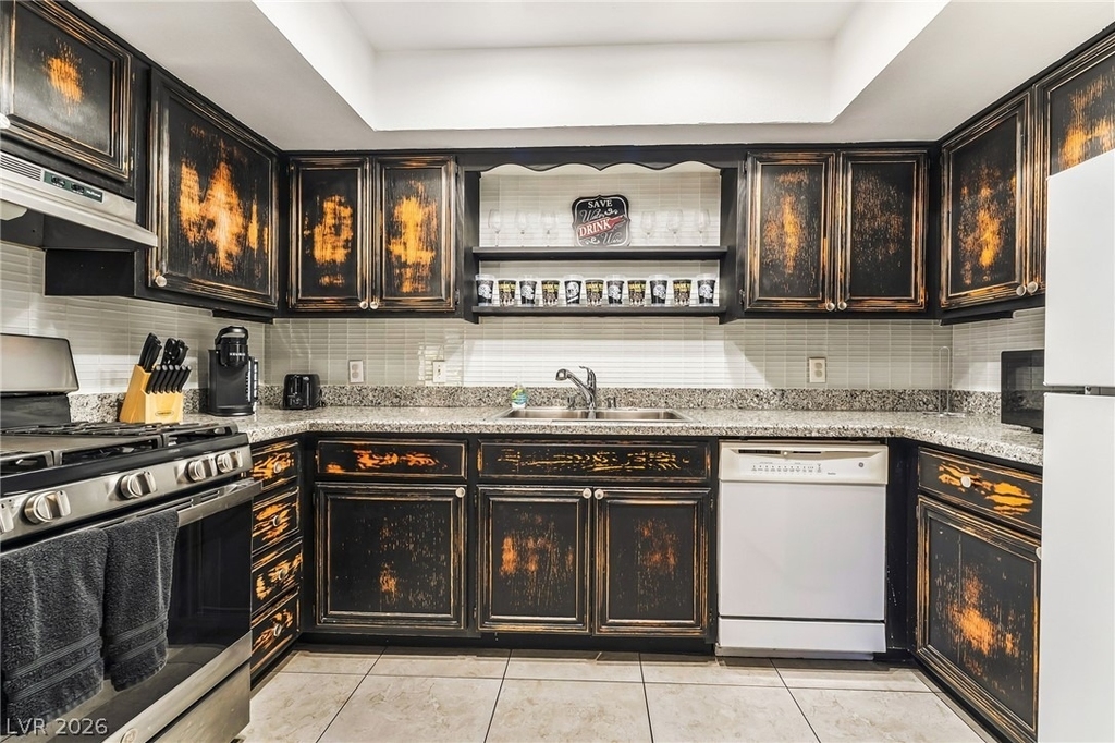 5576 W Rochelle Avenue - Photo 10