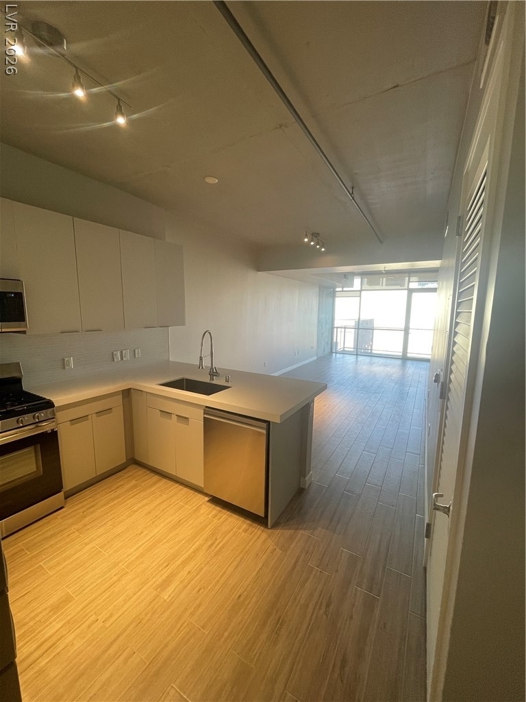353 E Bonneville Avenue - Photo 0