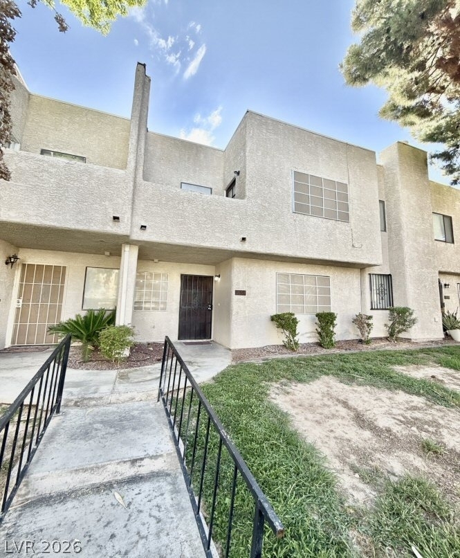 2654 Aracatuba Avenue - Photo 0