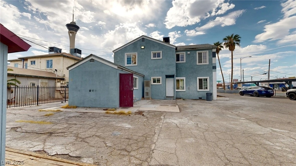 530 E Oakey Boulevard - Photo 9