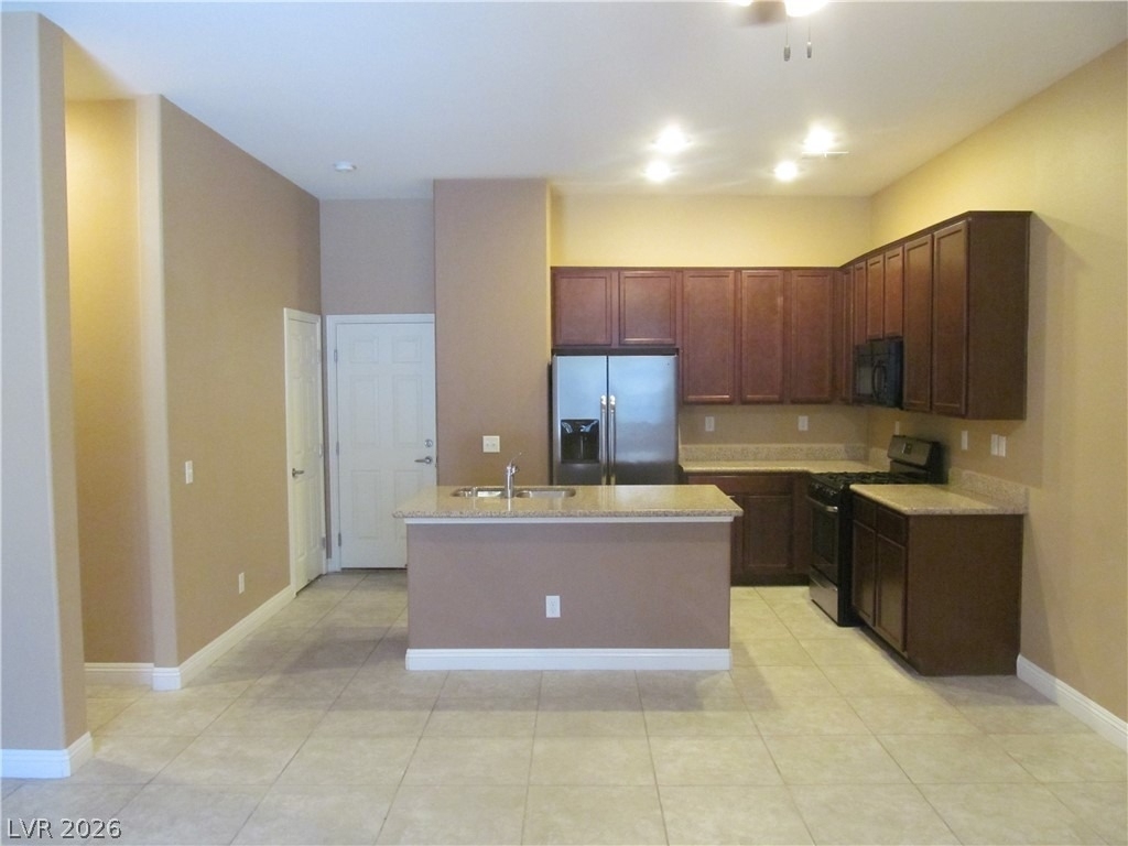 7560 Nicklin Street - Photo 3