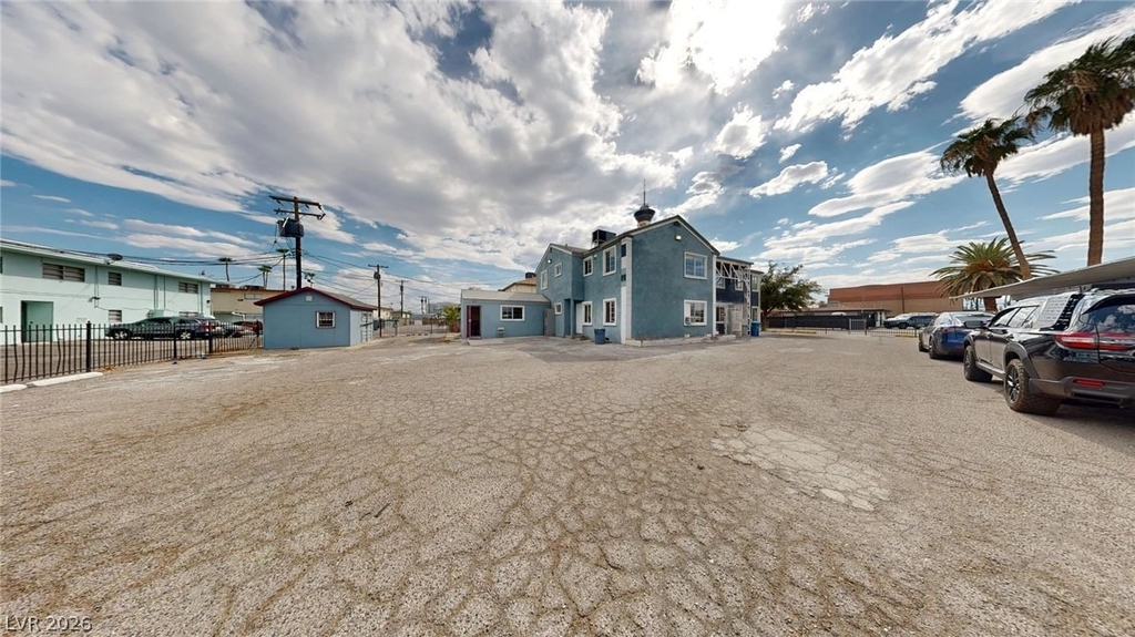 530 E Oakey Boulevard - Photo 11