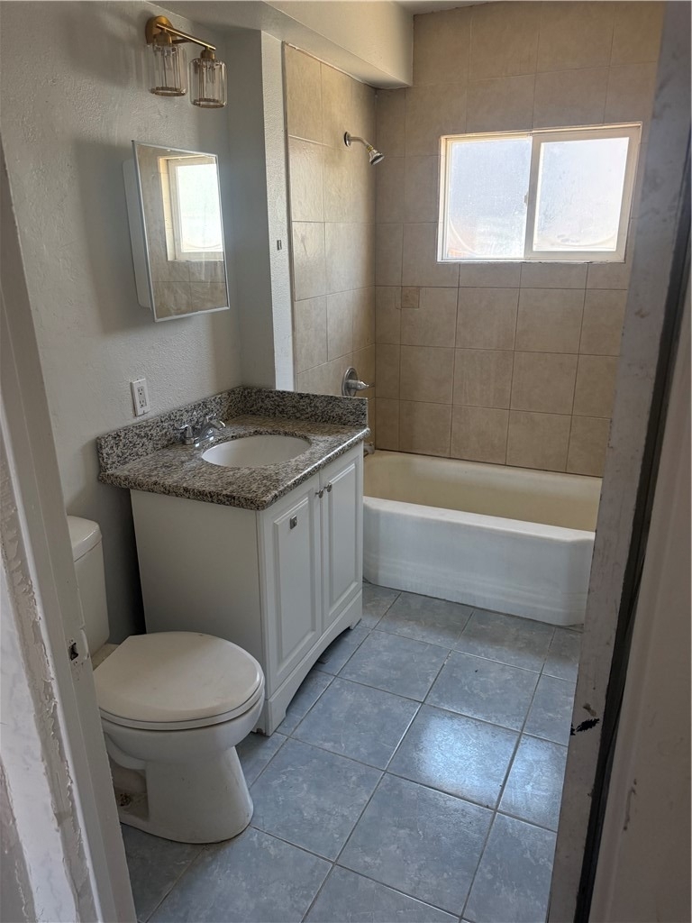 530 E Oakey Boulevard - Photo 1