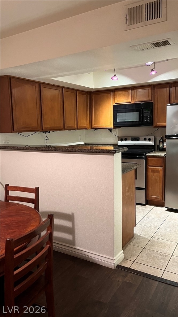 8455 W Sahara Avenue - Photo 8
