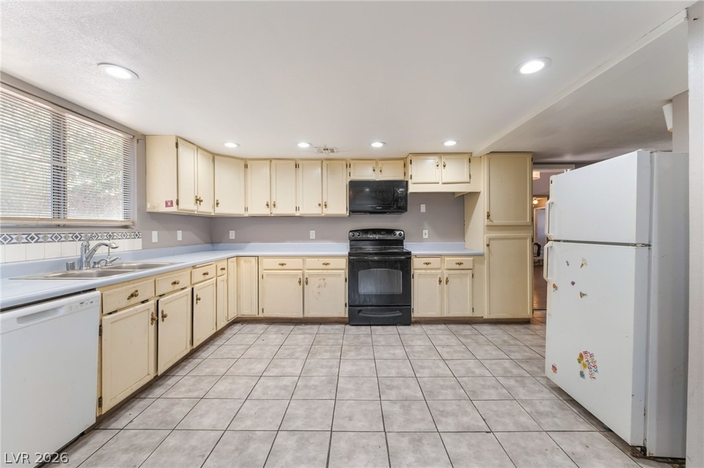 4268 Hampshire Circle - Photo 5