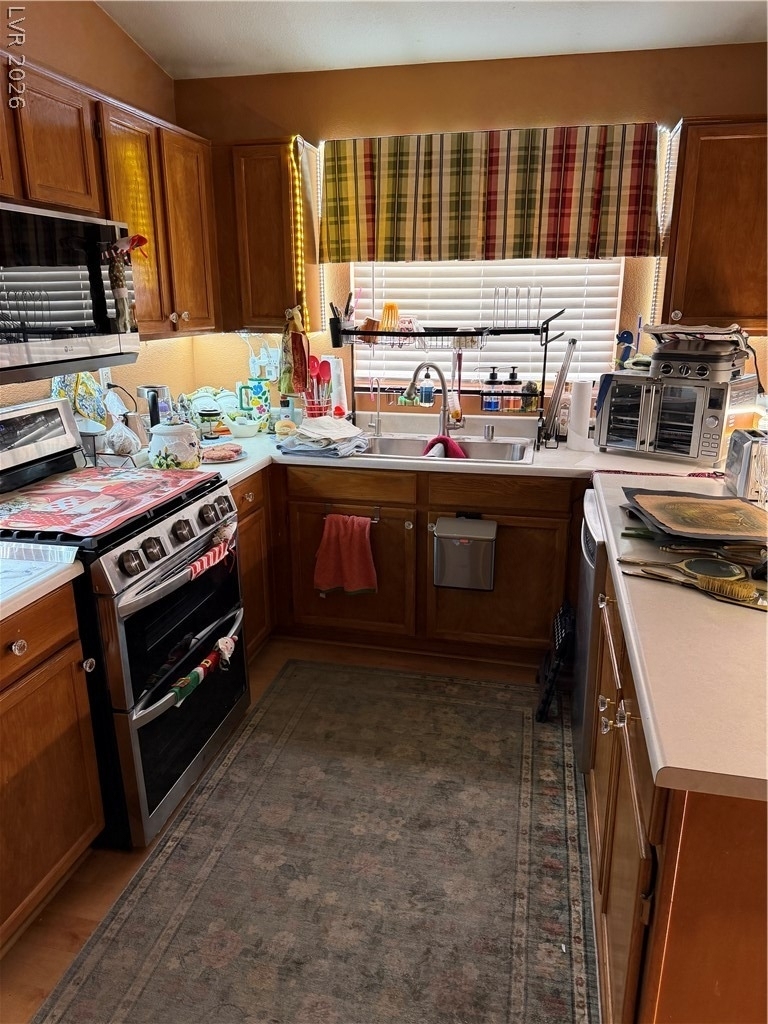 8112 W Gilmore Avenue - Photo 3