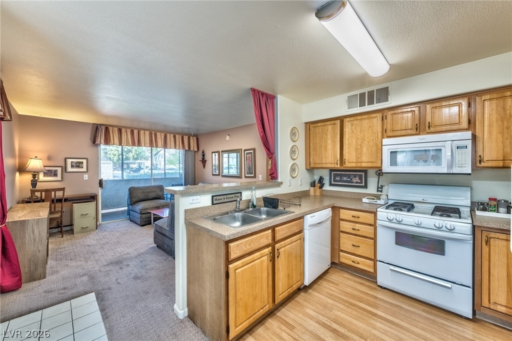 5710 E Tropicana Avenue - Photo 4