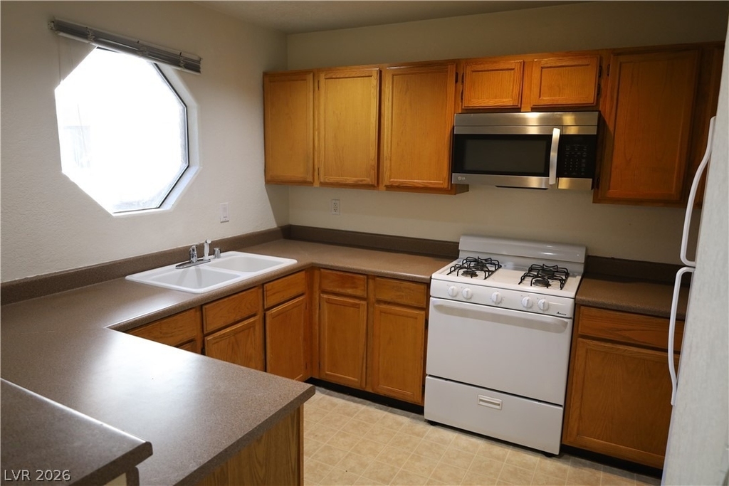 5002 S Rainbow Boulevard - Photo 2