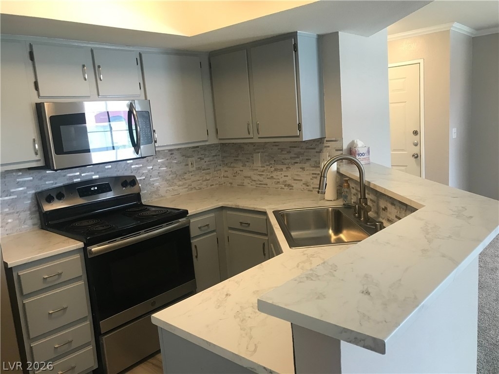 8600 W Charleston Boulevard - Photo 7