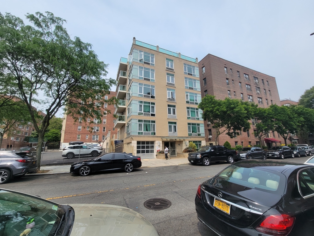 531 West 235th Street - Photo 16