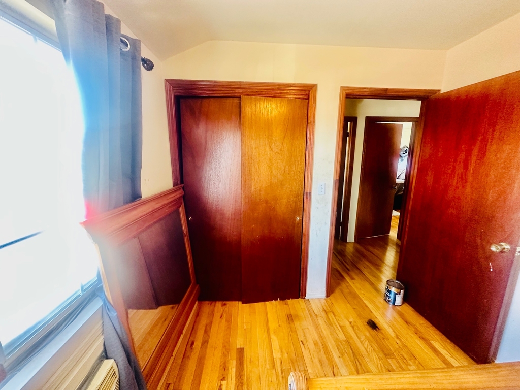 1033 East 58th Street - Photo 3
