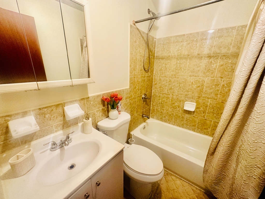 1033 East 58th Street - Photo 5