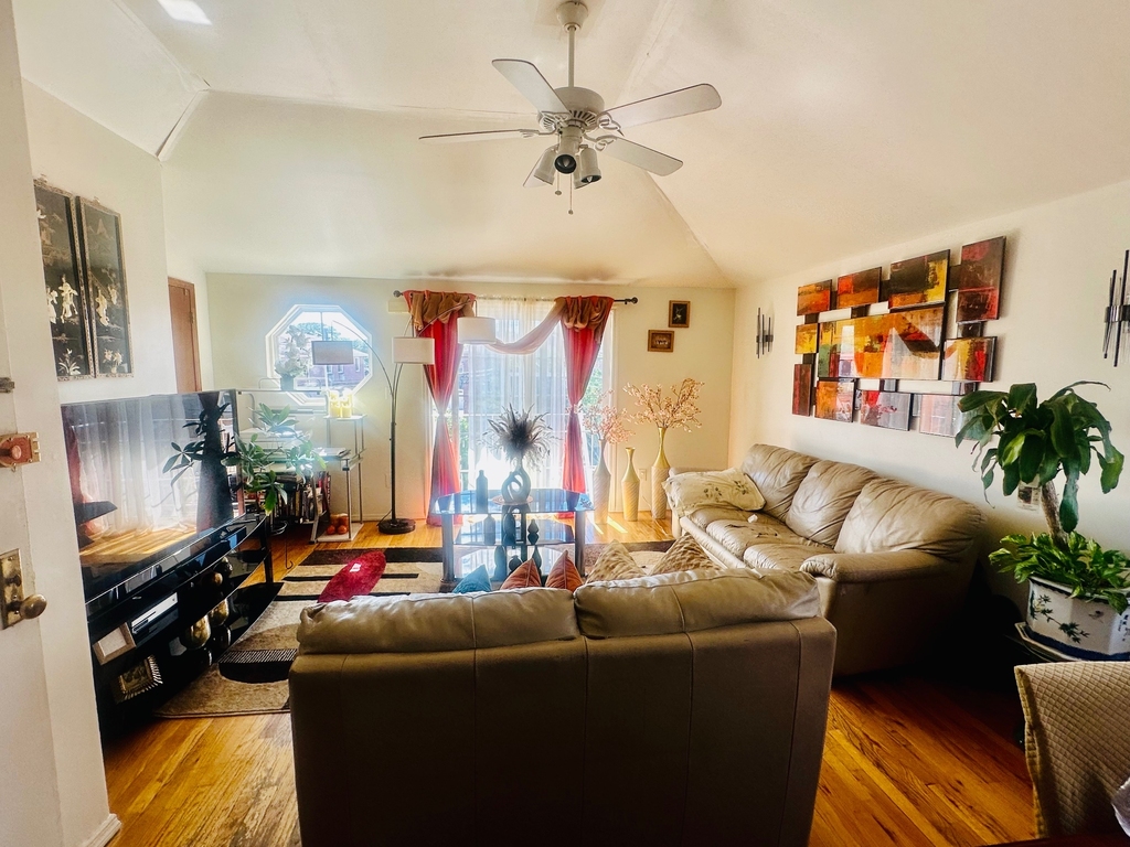 1033 East 58th Street - Photo 1