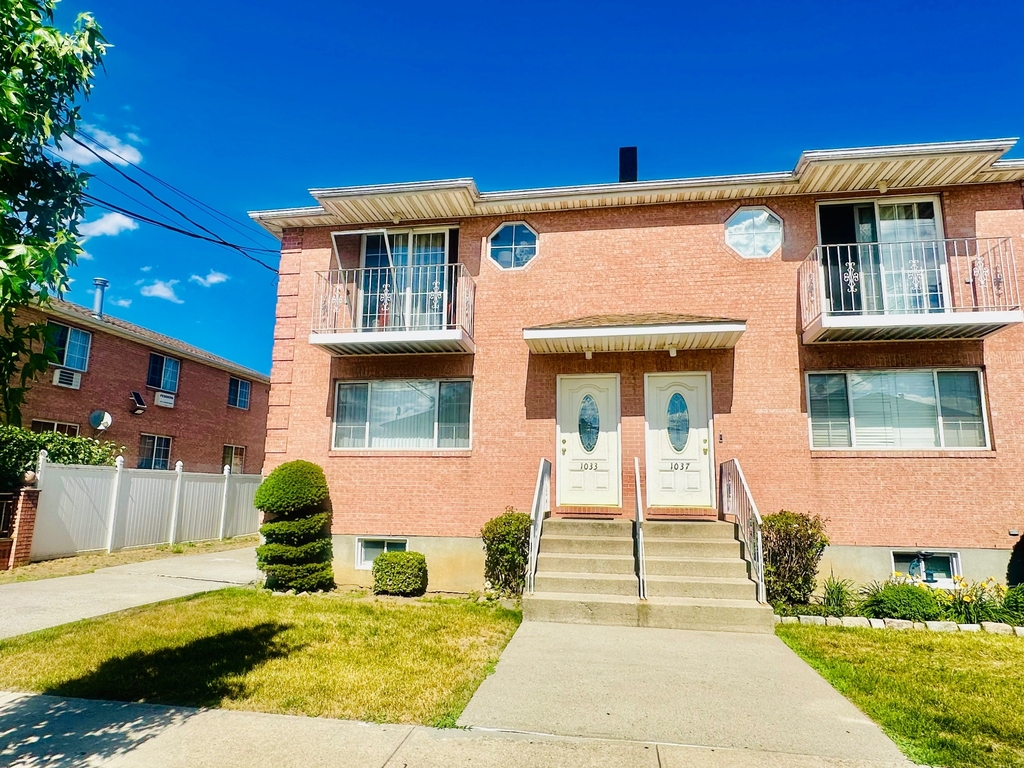 1033 East 58th Street - Photo 0