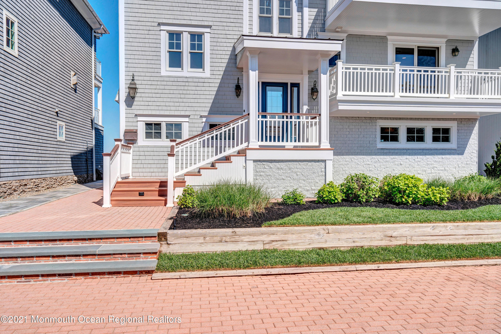 706 Morven Terrace - Photo 2