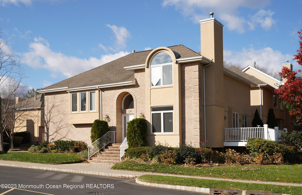 194 Pelican Court - Photo 1