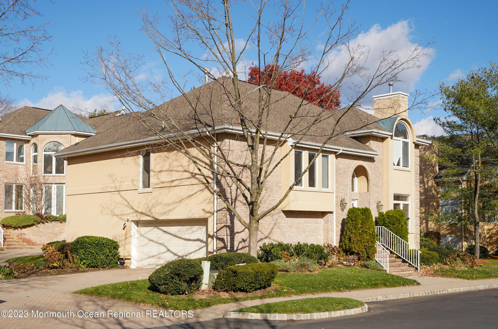 194 Pelican Court - Photo 0