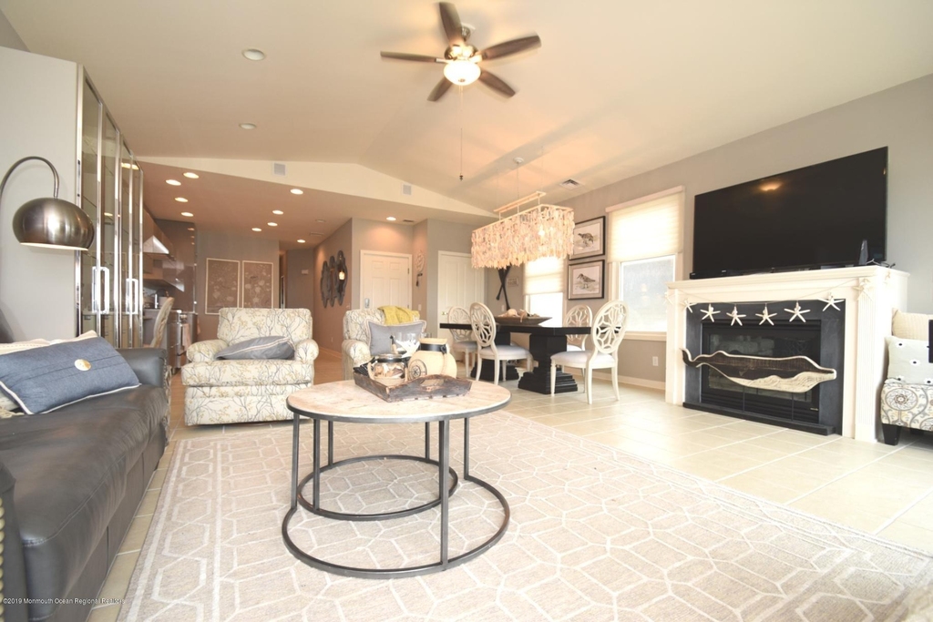 239-4 Beachfront - Photo 3
