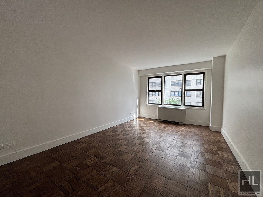 East 63 Street - Photo 4