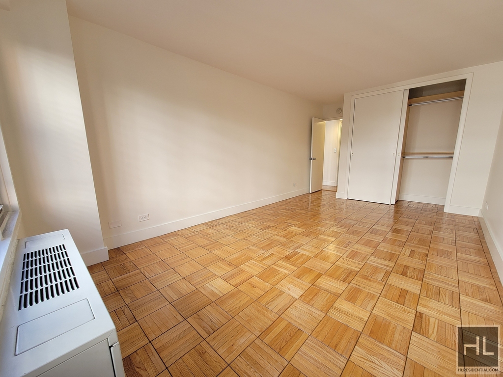 East 63 Street - Photo 5