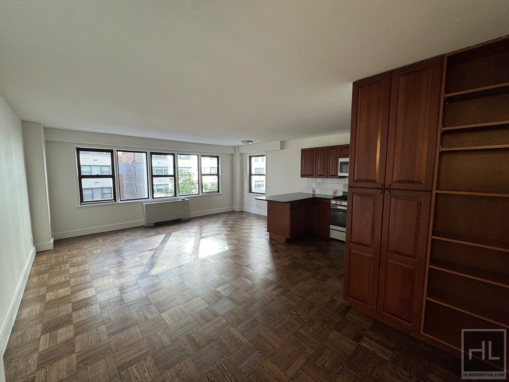 East 63 Street - Photo 2
