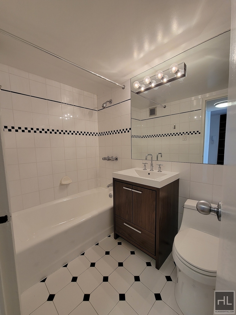East 63 Street - Photo 7
