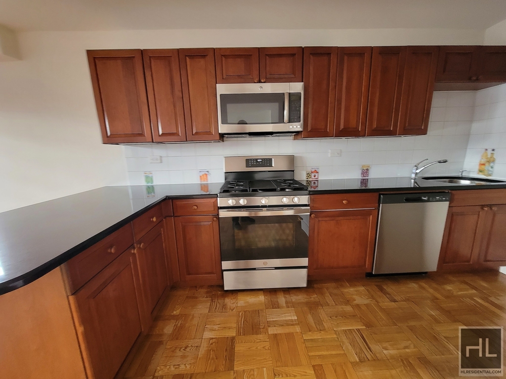 East 63 Street - Photo 6
