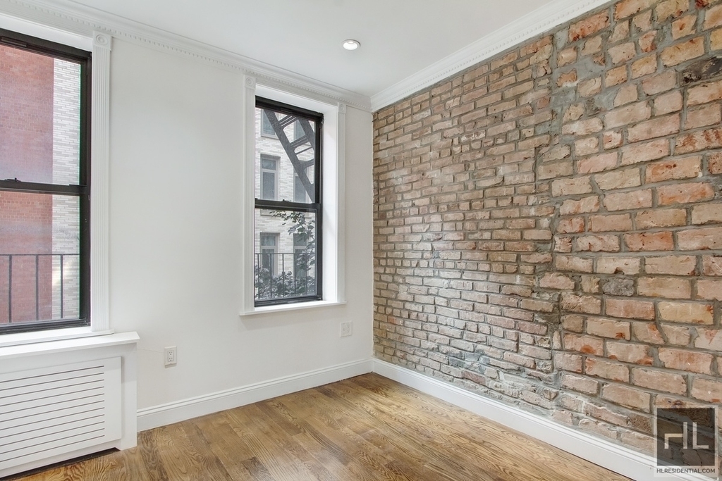 Mott Street - Photo 0