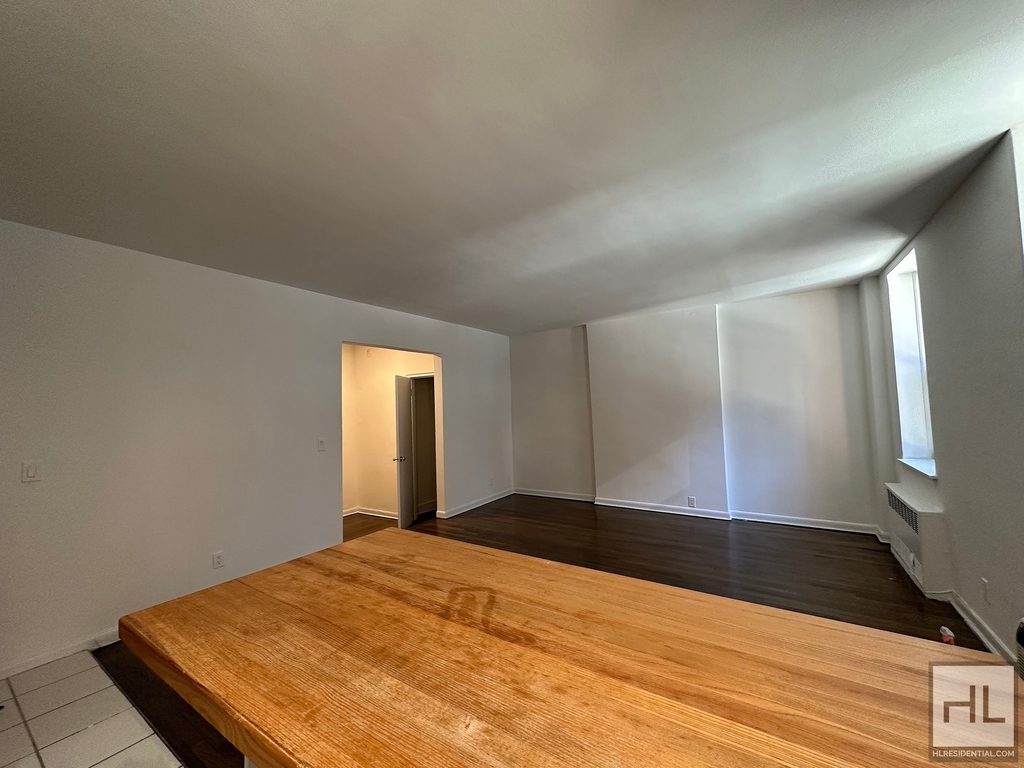 East 49 Street - Photo 2