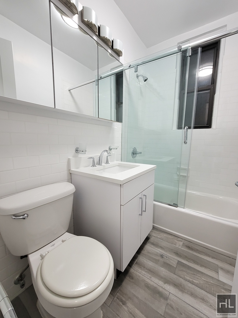 East 46 Street - Photo 6