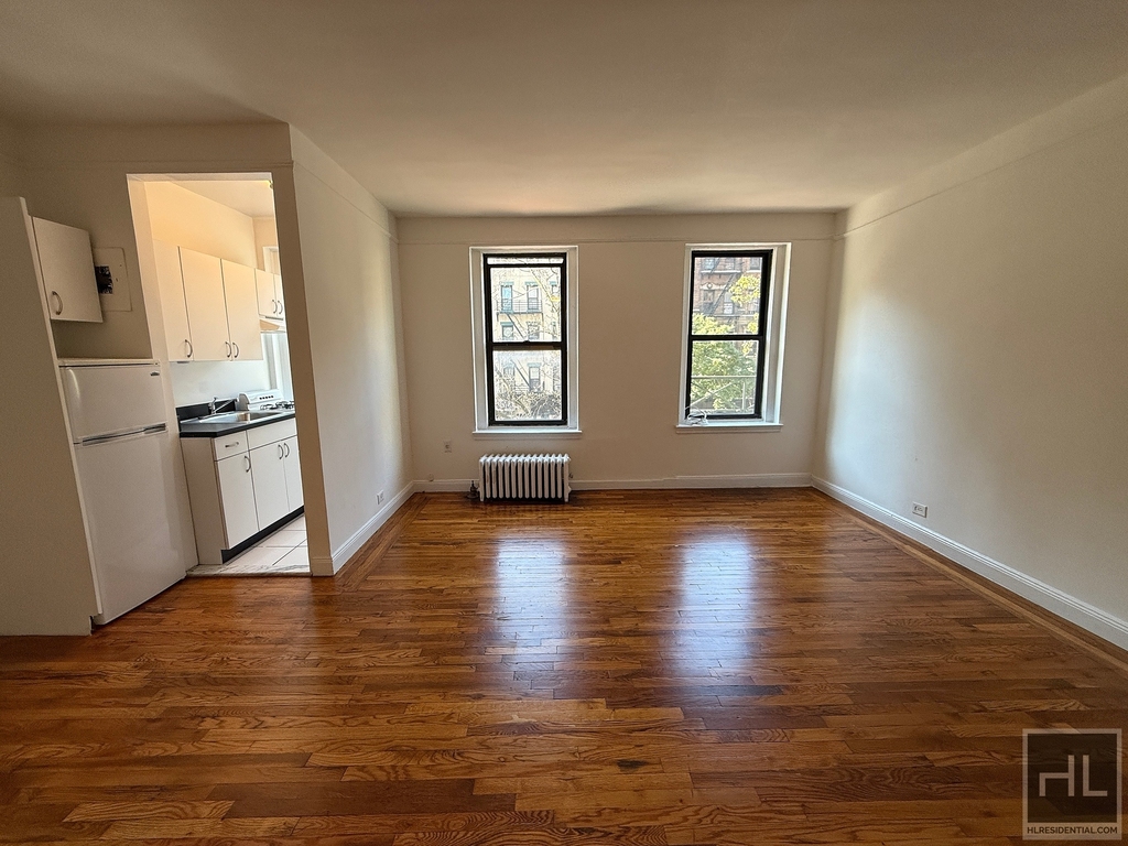 E 58th St - Photo 0