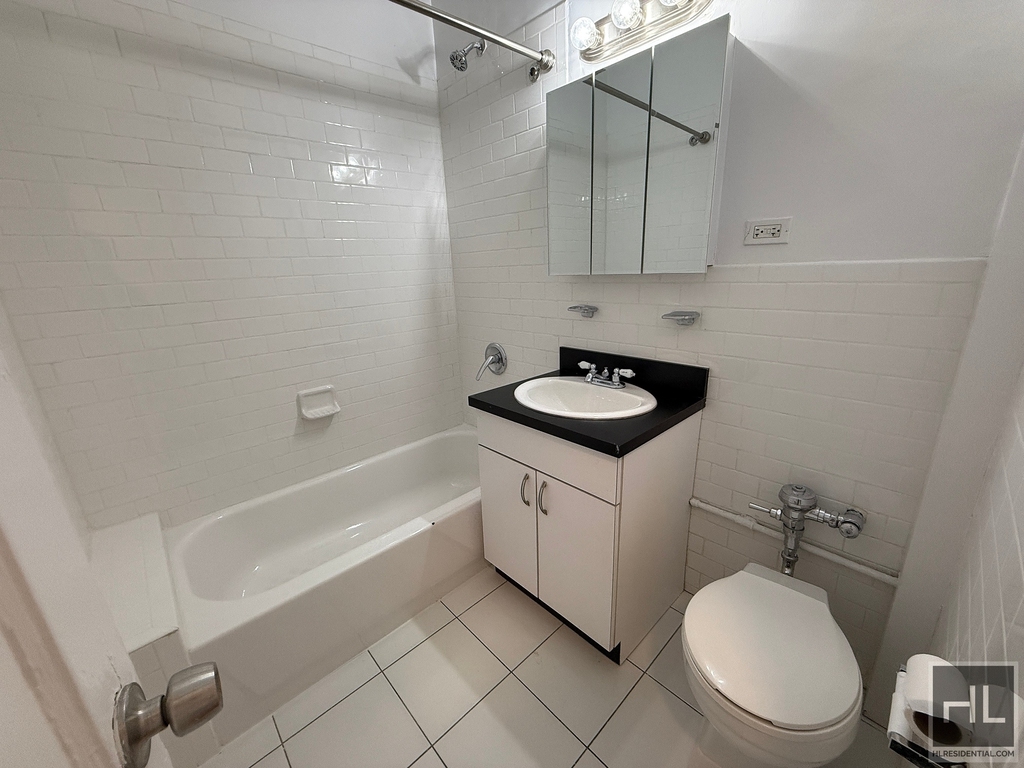 E 58th St - Photo 4