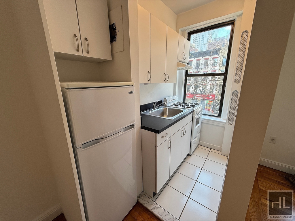 E 58th St - Photo 3