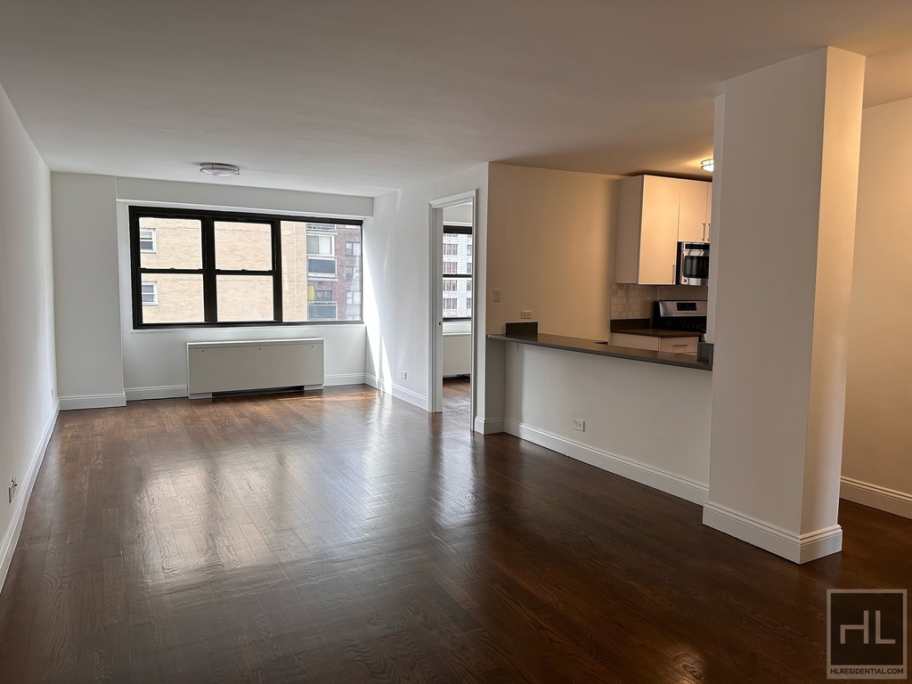 E 16 St - Photo 0