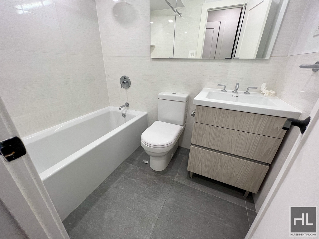 East 80 Street - Photo 4