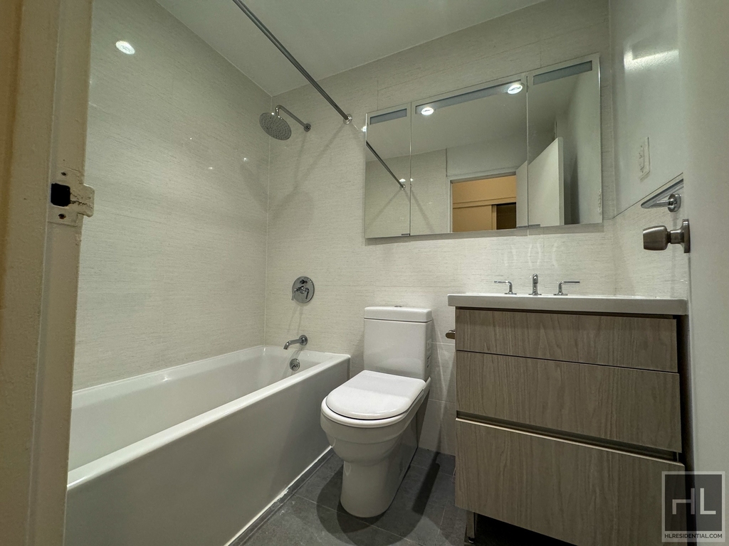 East 80th Street - Photo 3