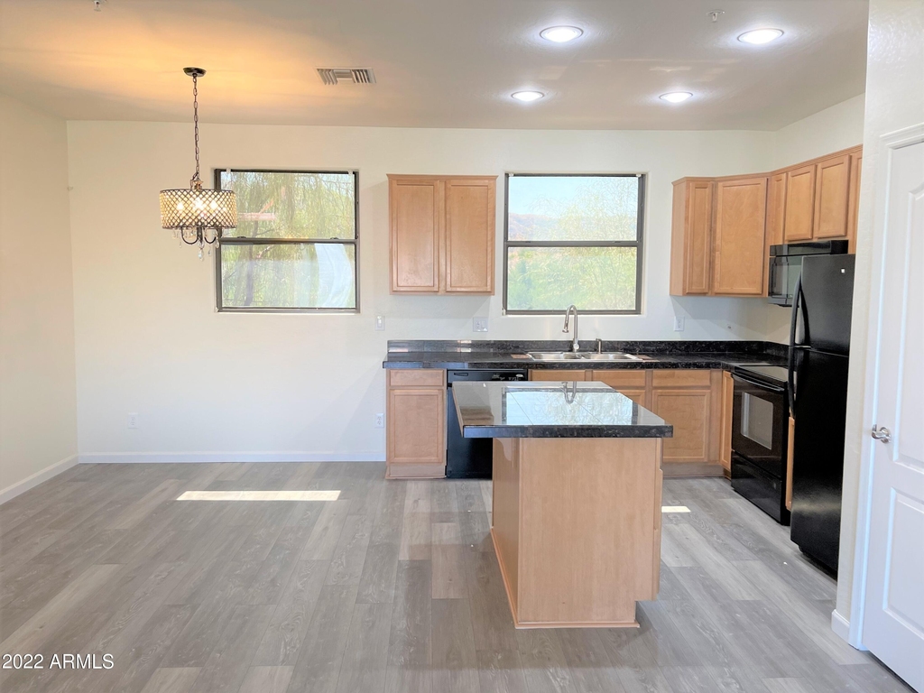 112 W Milada Drive - Photo 8