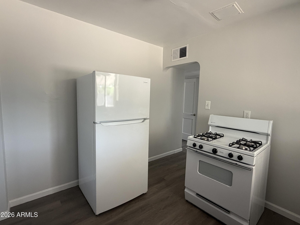 2221 E Osborn Road - Photo 6