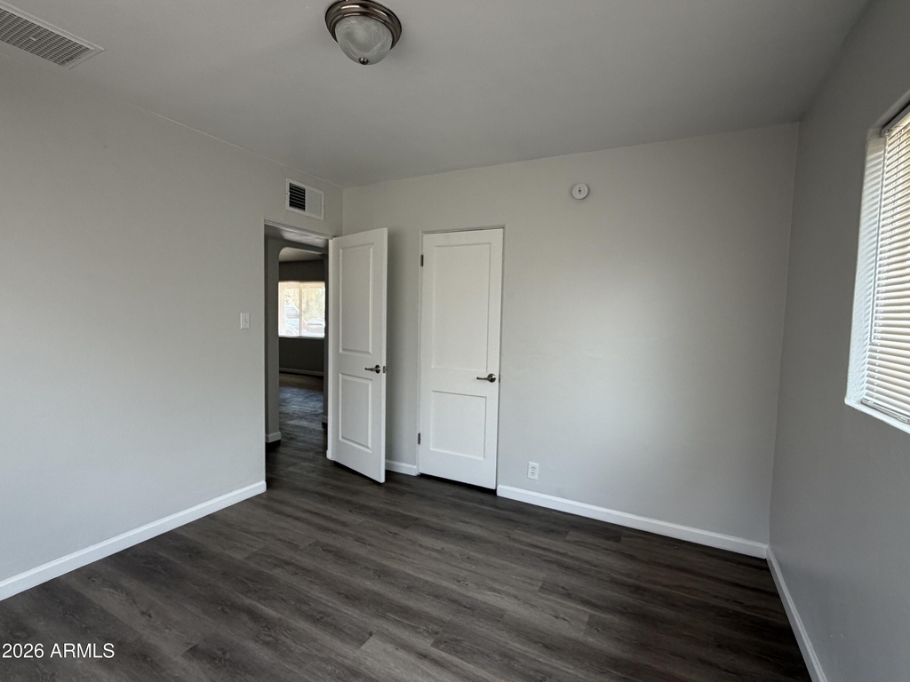 2221 E Osborn Road - Photo 8