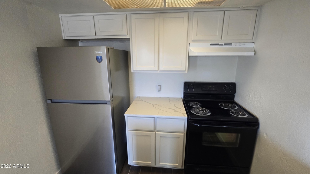 1447 N 53rd Drive - Photo 2