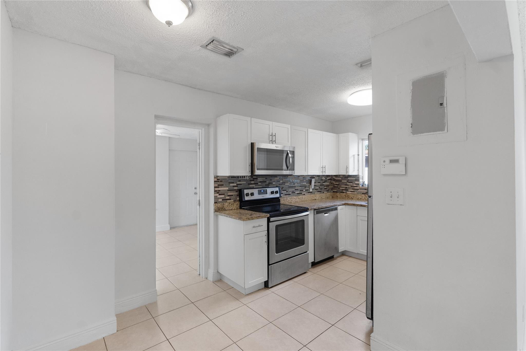 2001 Nw 14th Avenue - Photo 11