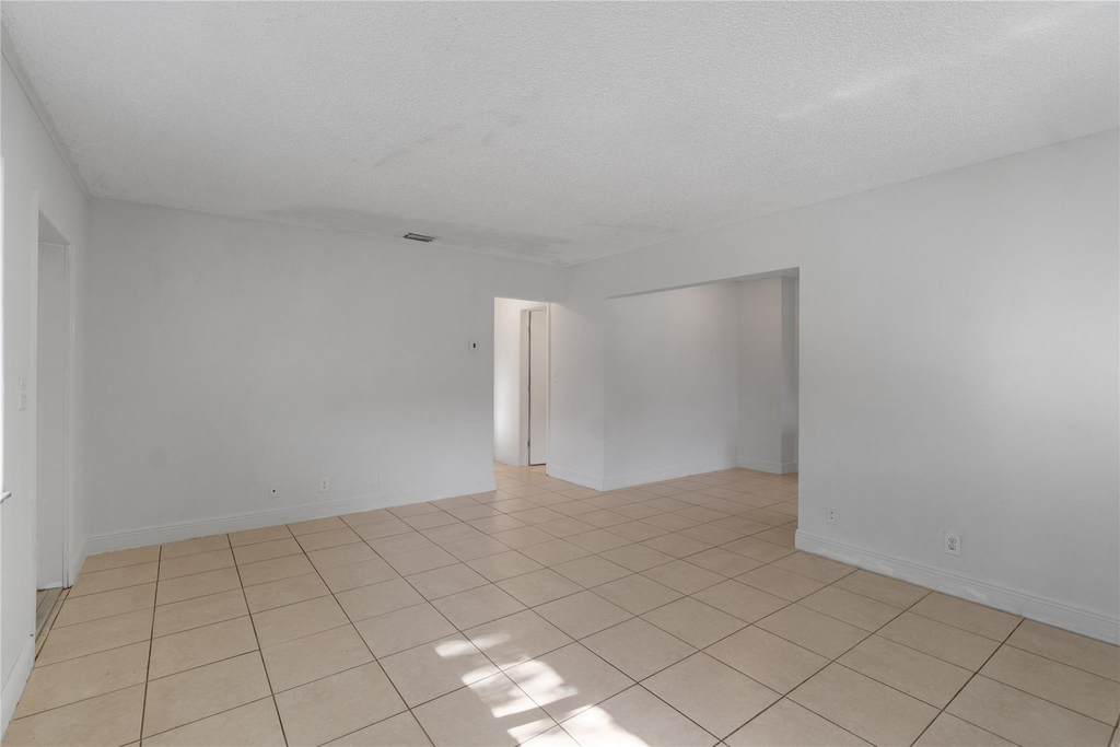 2001 Nw 14th Avenue - Photo 9
