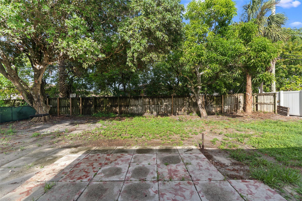 2001 Nw 14th Avenue - Photo 24