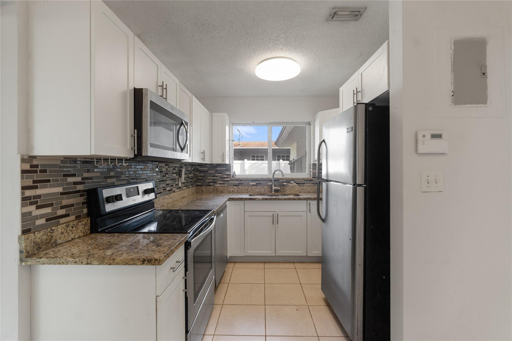 2001 Nw 14th Avenue - Photo 12