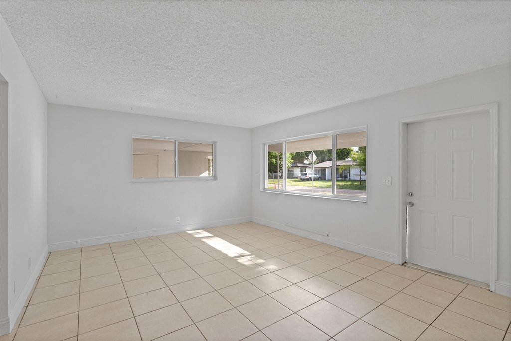 2001 Nw 14th Avenue - Photo 10