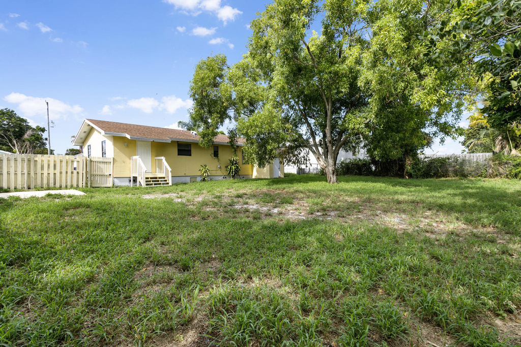 1464 W 32nd Street - Photo 1