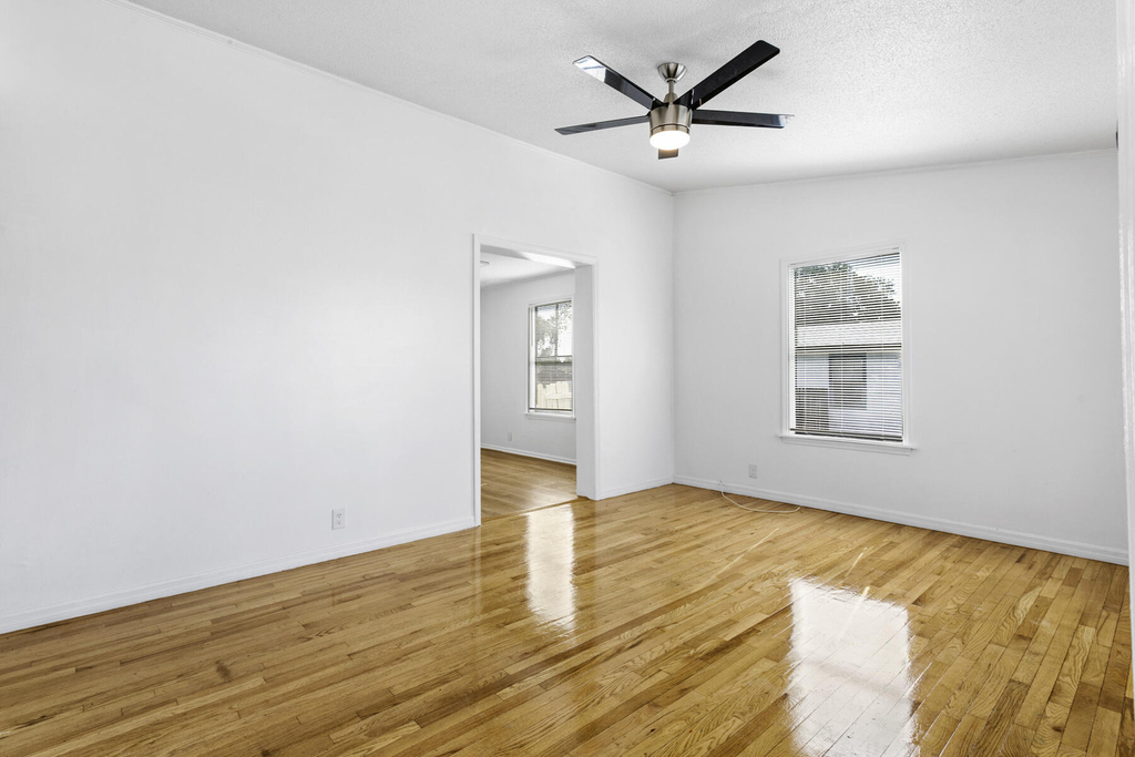 1464 W 32nd Street - Photo 3
