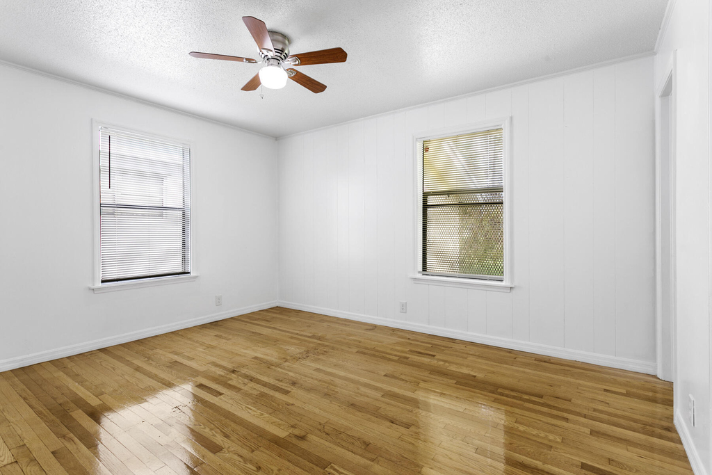 1464 W 32nd Street - Photo 10