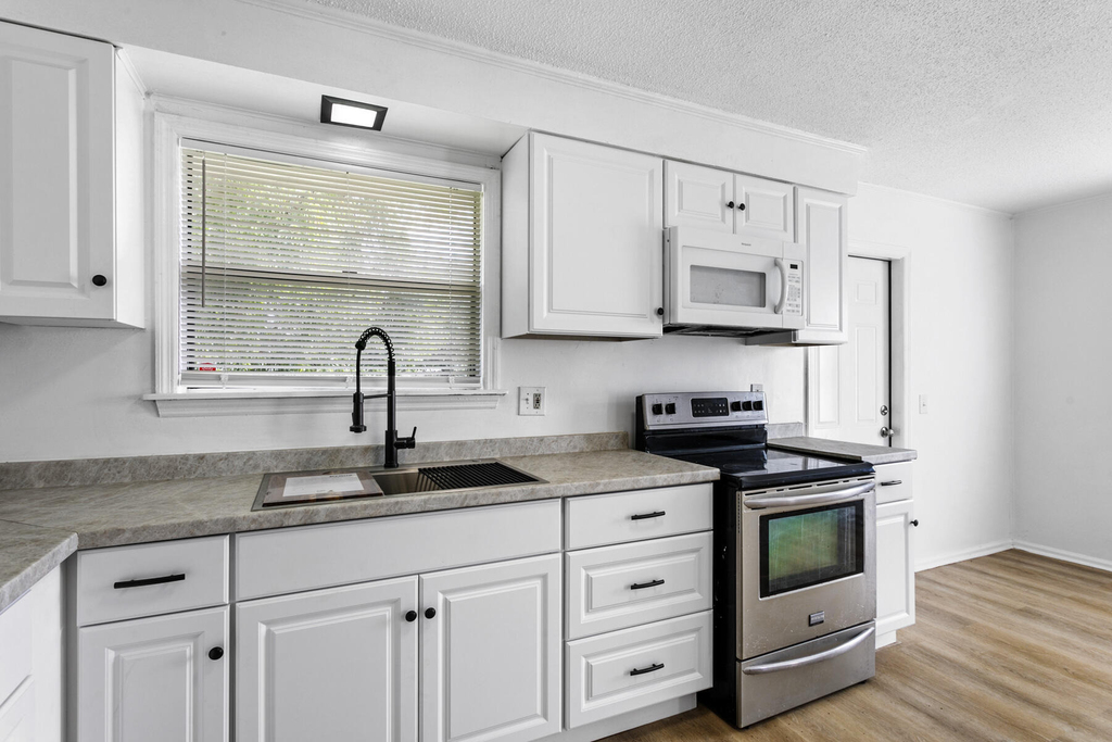 1464 W 32nd Street - Photo 7